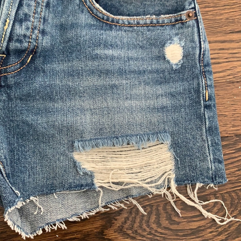 Free people ripped Jean shorts - Picture 2 of 5